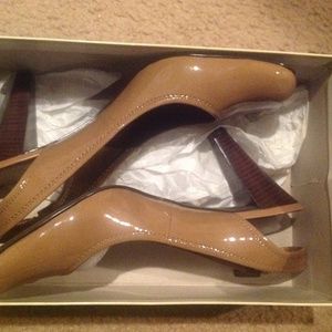 Nickles Tan Heels